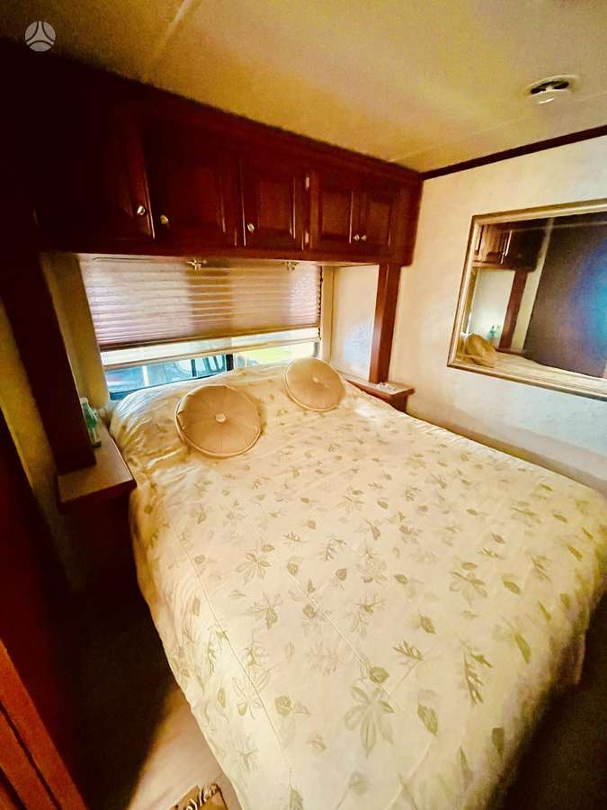 Ford FOUR WINDS, campers