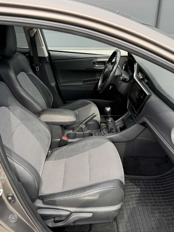 Toyota Auris, 1.6 l., hatchback