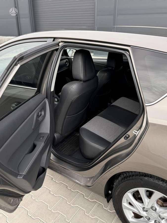 Toyota Auris, 1.6 l., hatchback