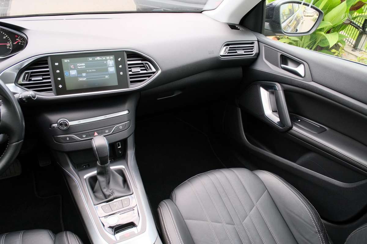 Peugeot 308, 1.2 l., Универсал