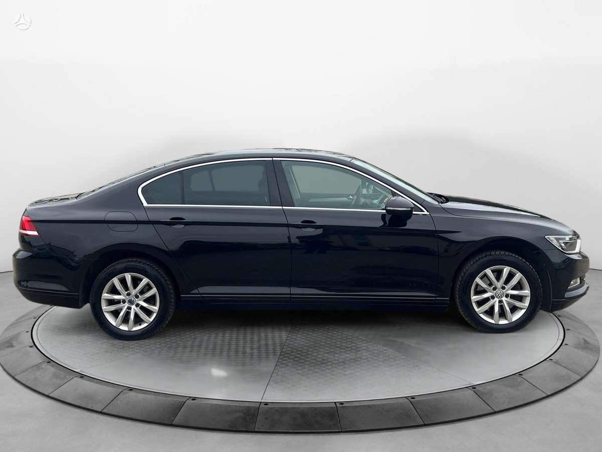 Volkswagen Passat - 8