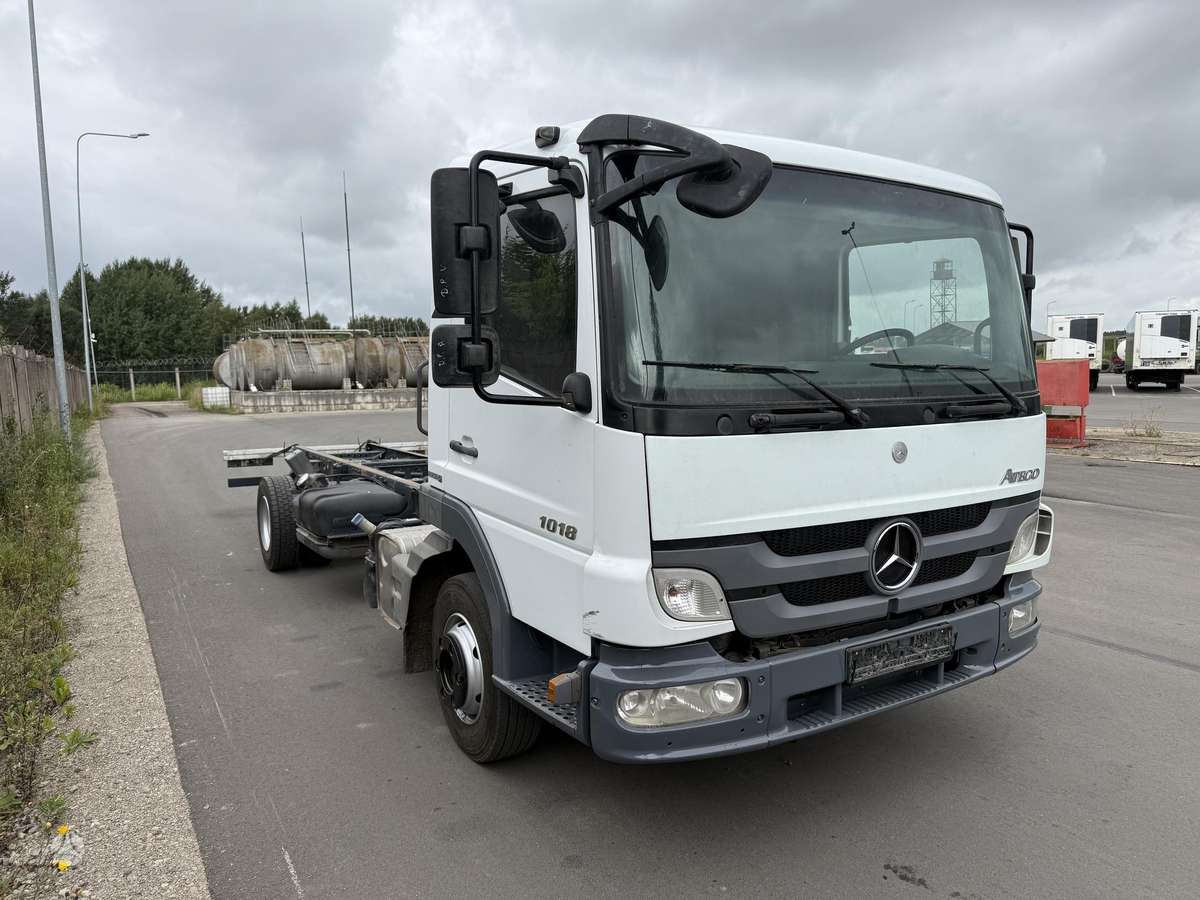 Mercedes-Benz Atego, cab-chassis trucks