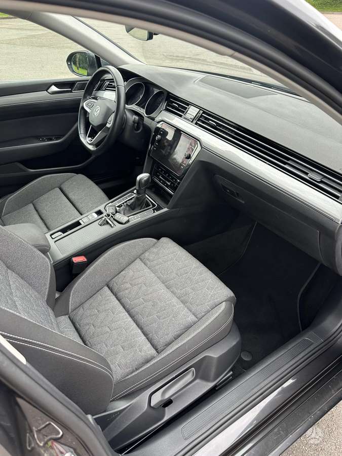 Volkswagen Passat - 11