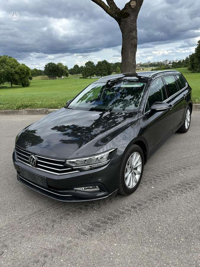 Volkswagen Passat - 1