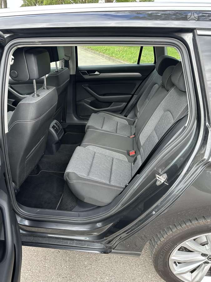 Volkswagen Passat - 12