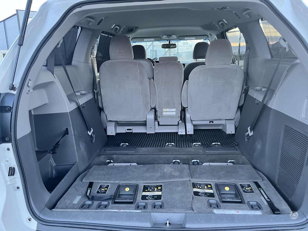 Toyota Sienna - 5