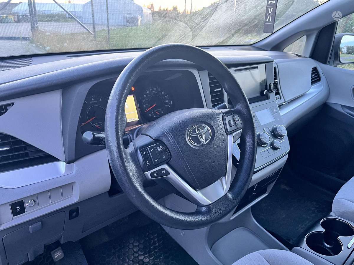Toyota Sienna - 6