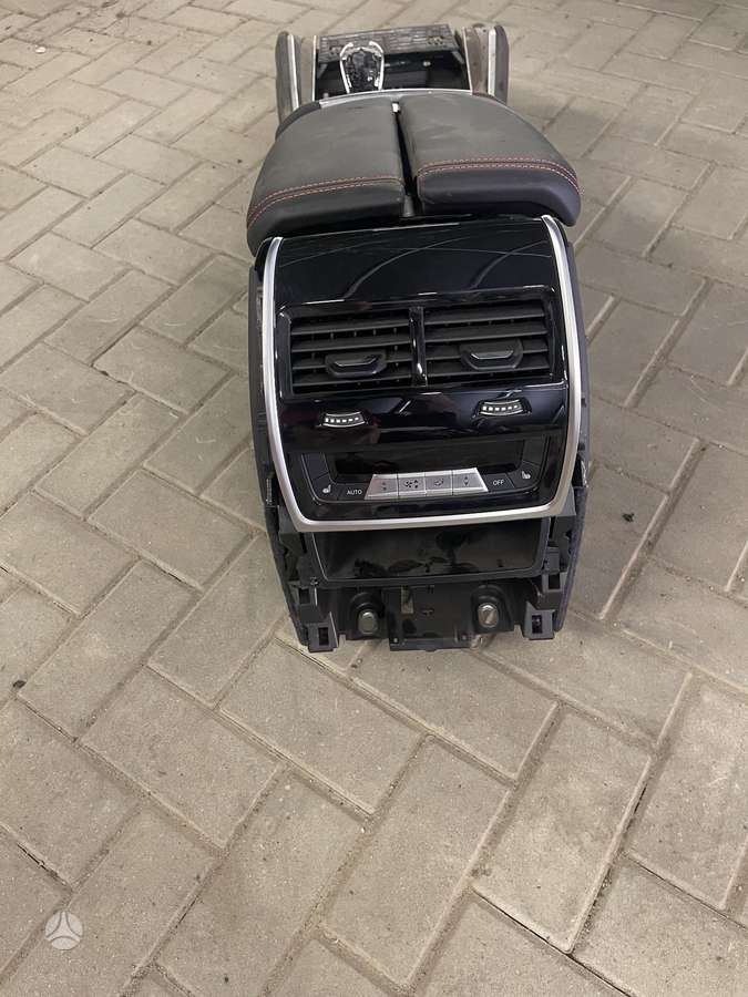 BMW XM детали салона