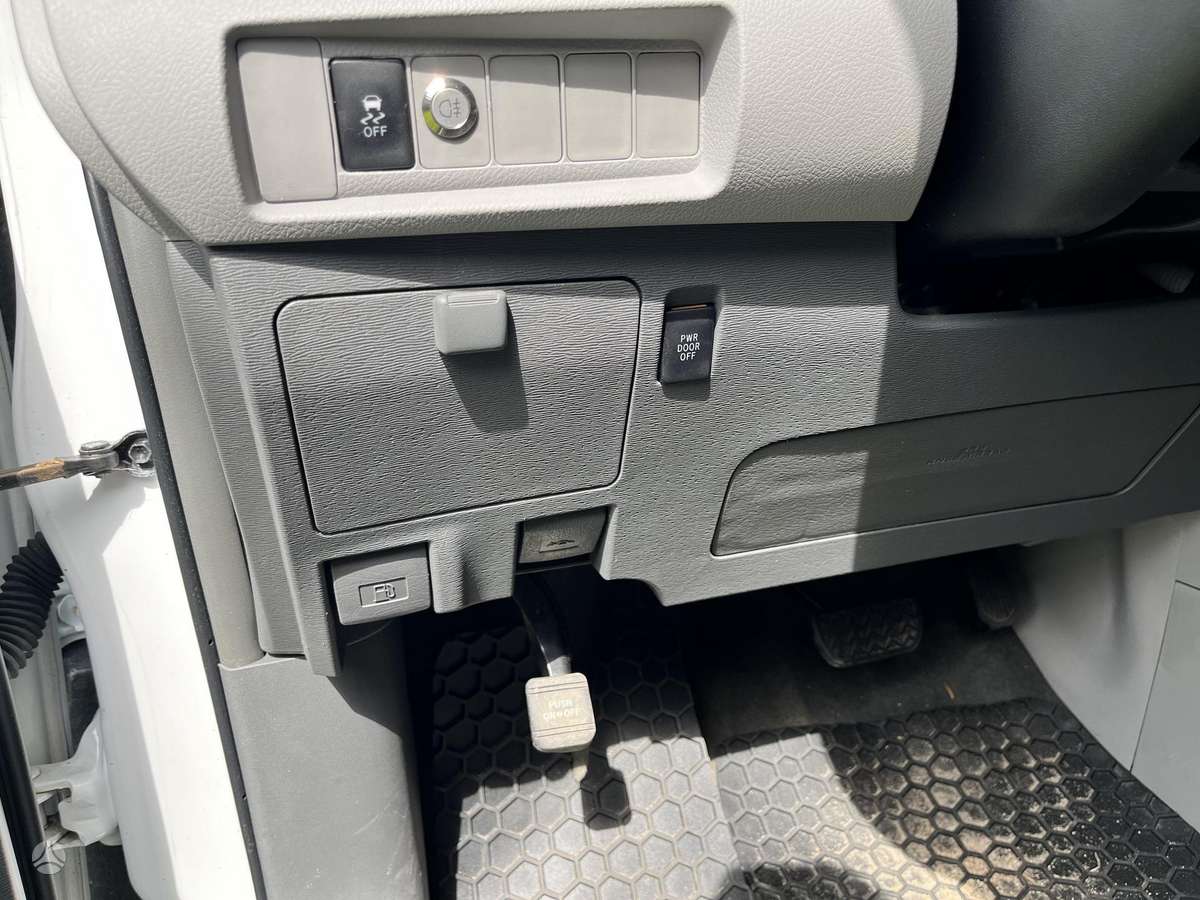 Toyota Sienna - 9