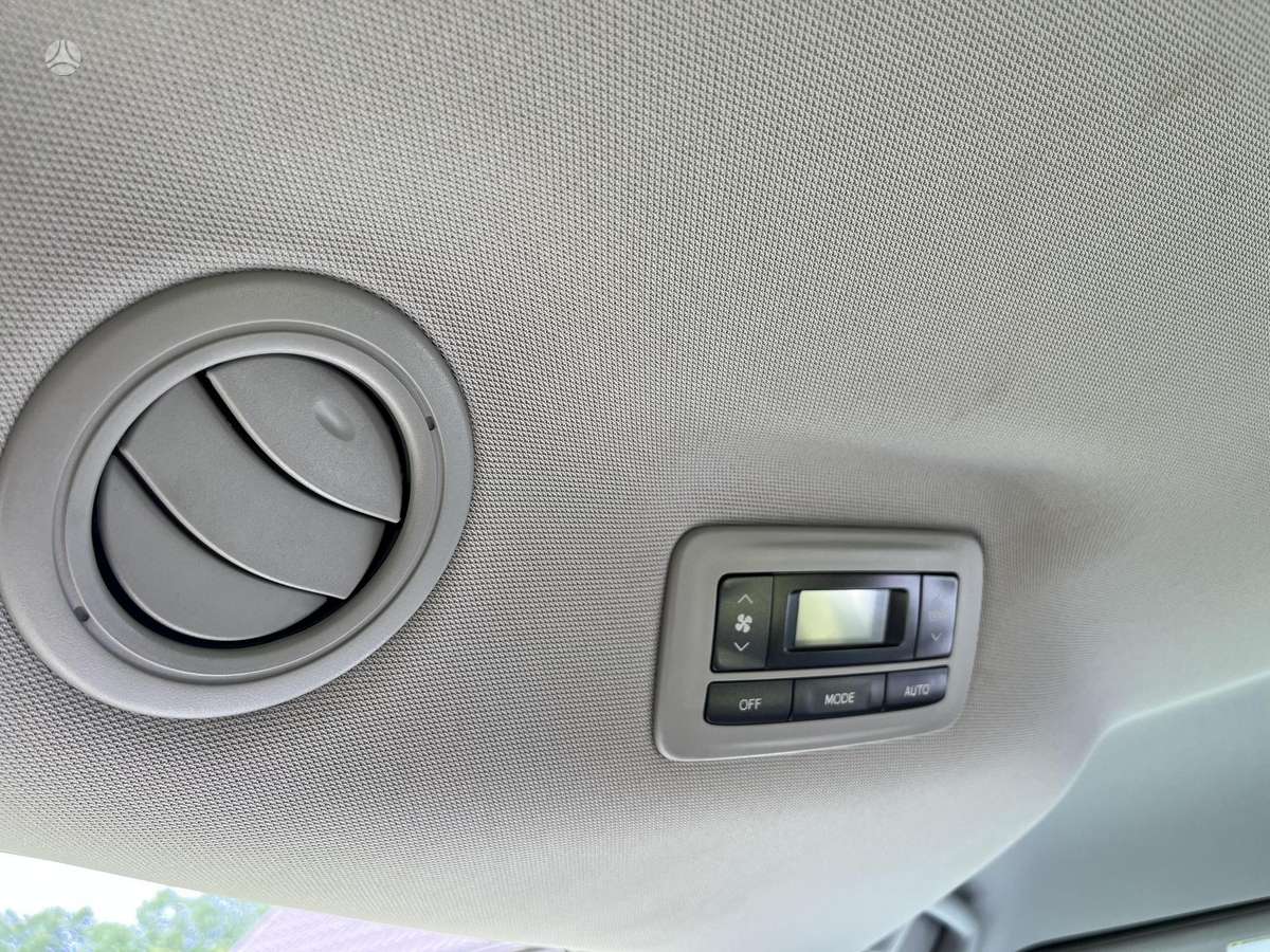Toyota Sienna - 12