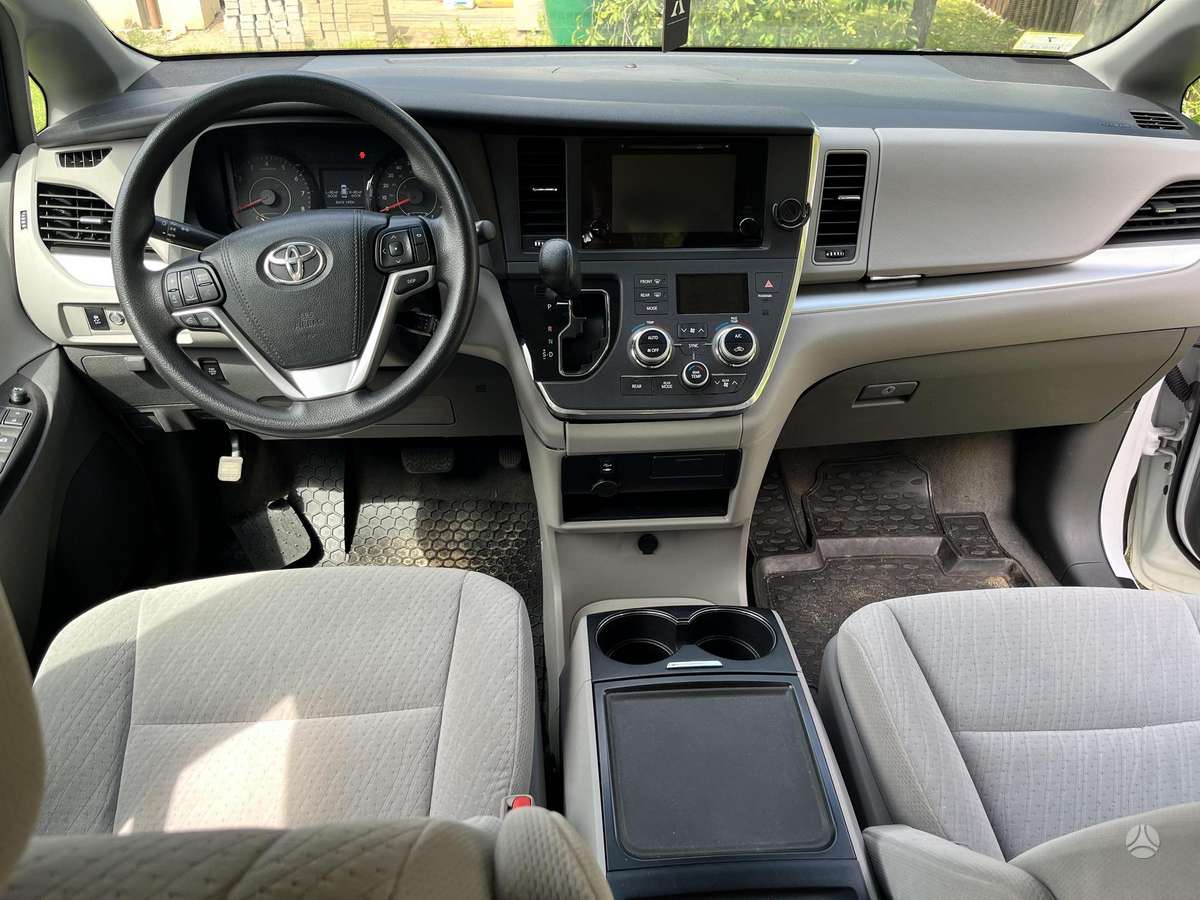 Toyota Sienna - 7
