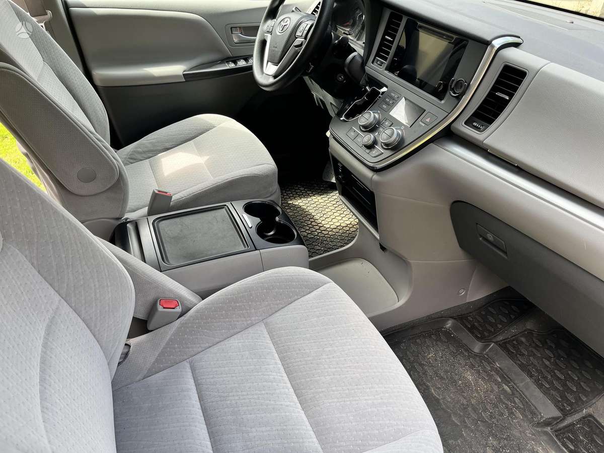 Toyota Sienna - 8