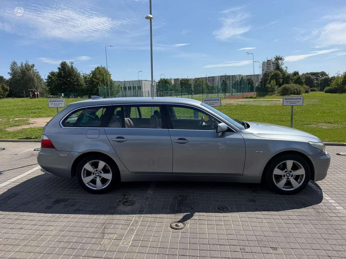 BMW 525, Универсал