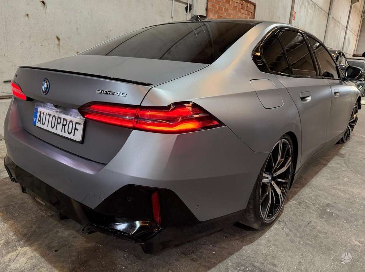 BMW i5, sedanas