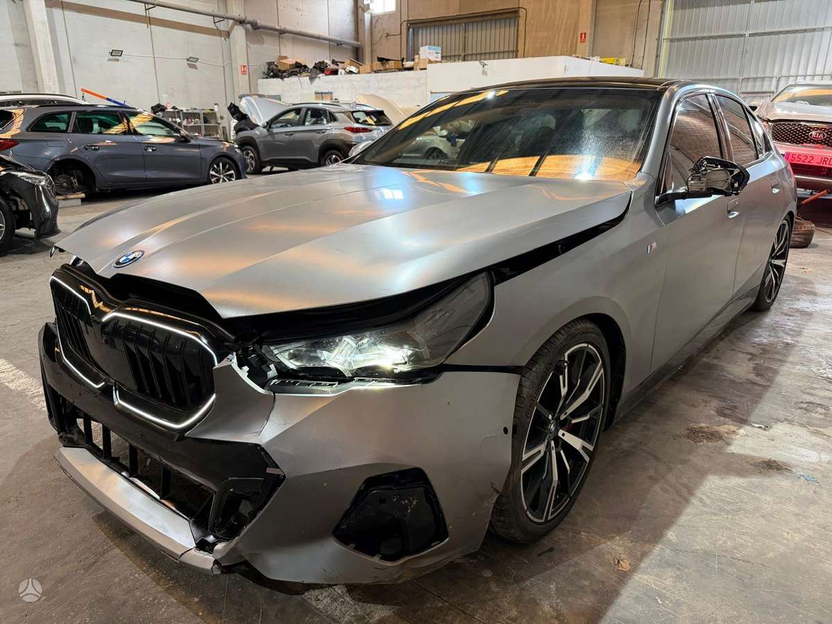 BMW i5, sedanas