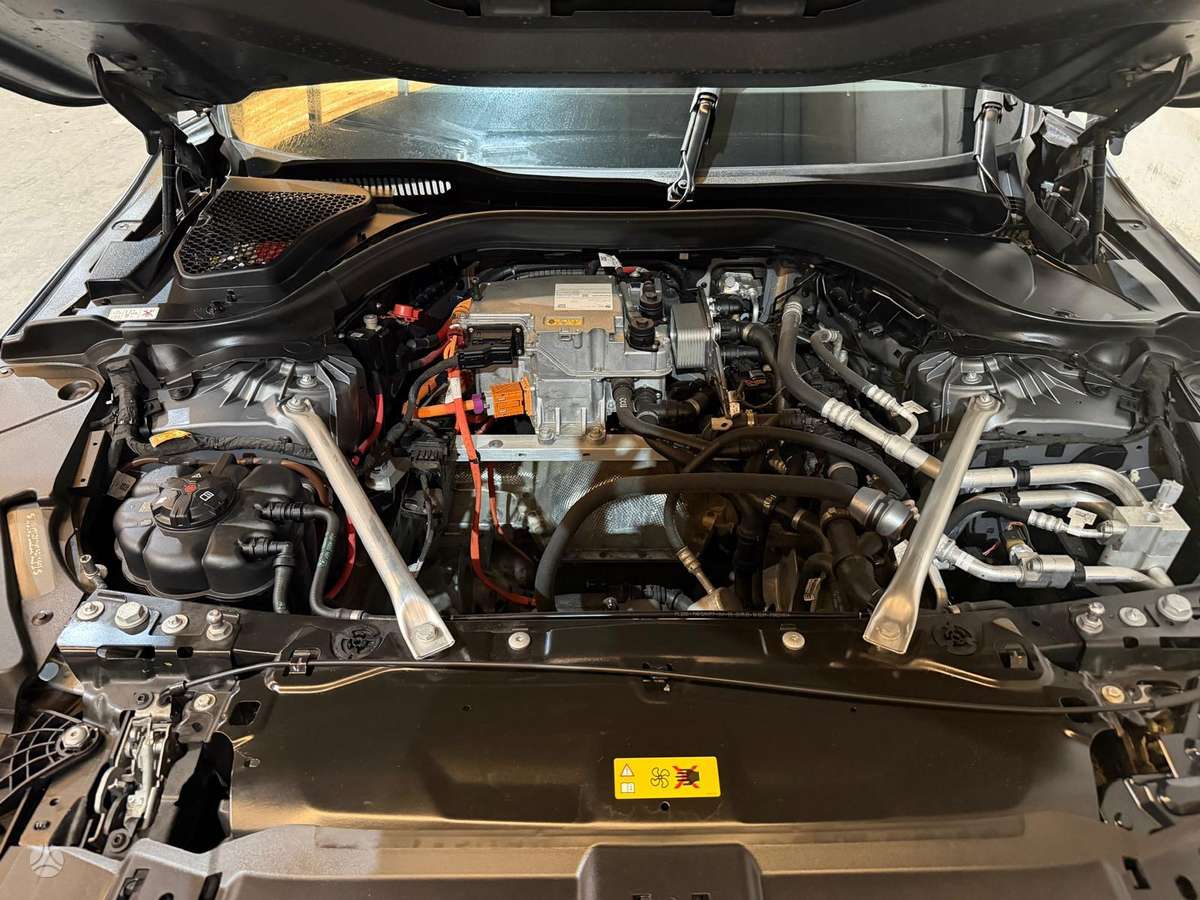 BMW i5, sedanas