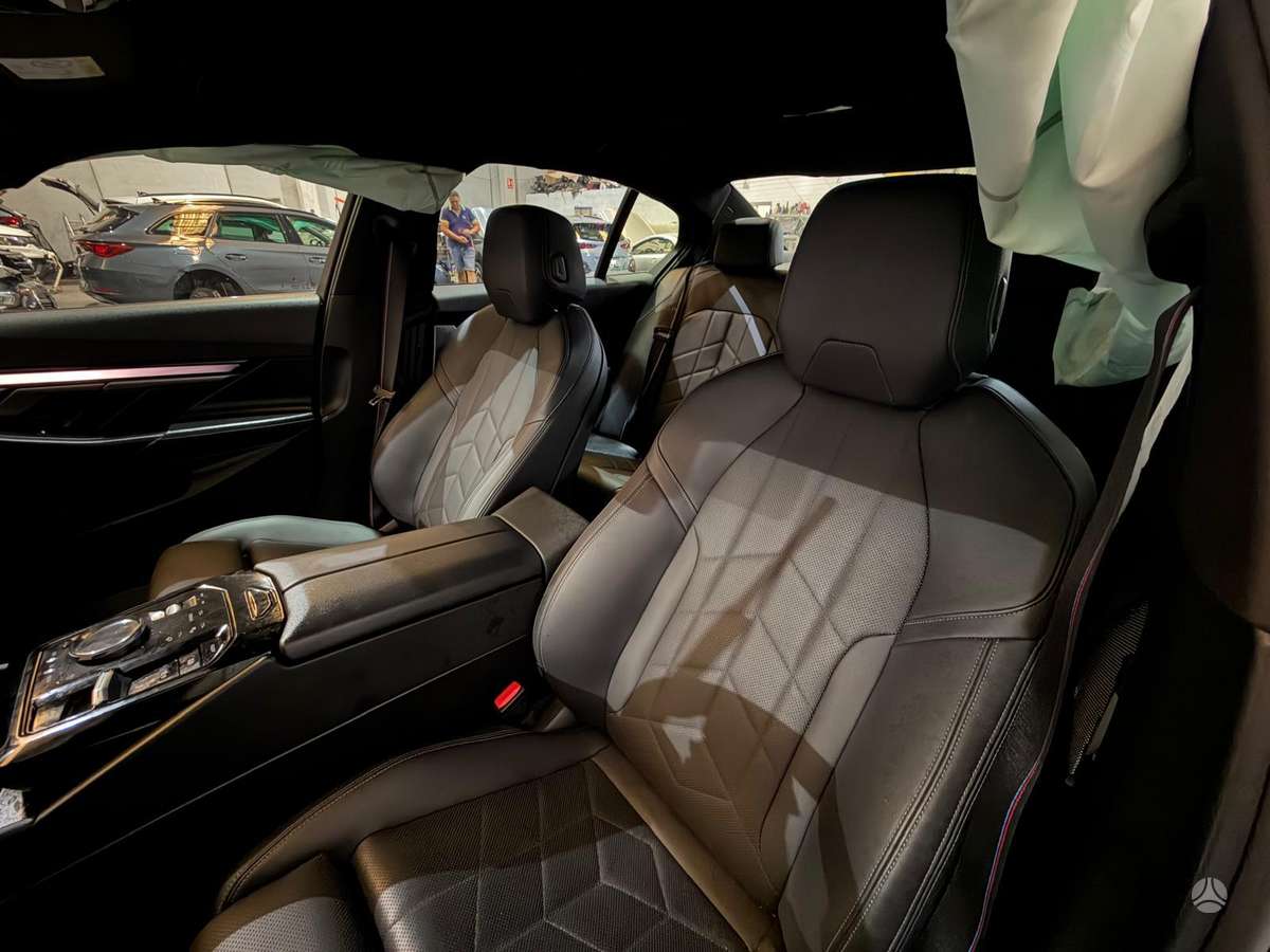 BMW i5, sedanas