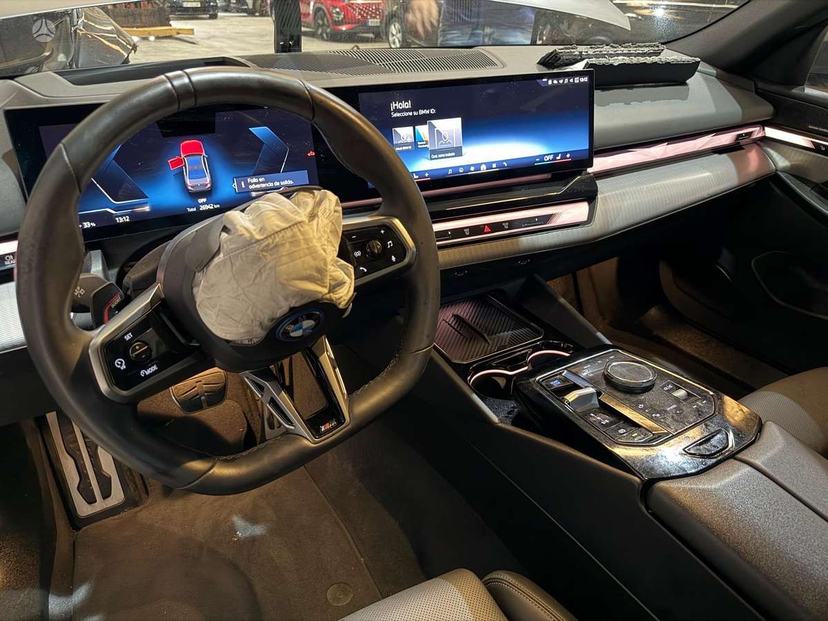BMW i5, sedanas