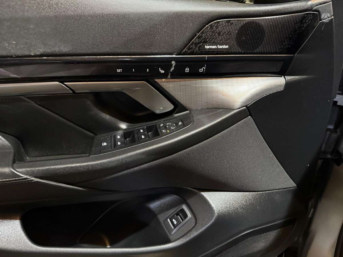 BMW i5, Седан