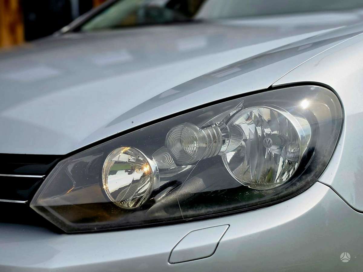 Volkswagen Golf - 11