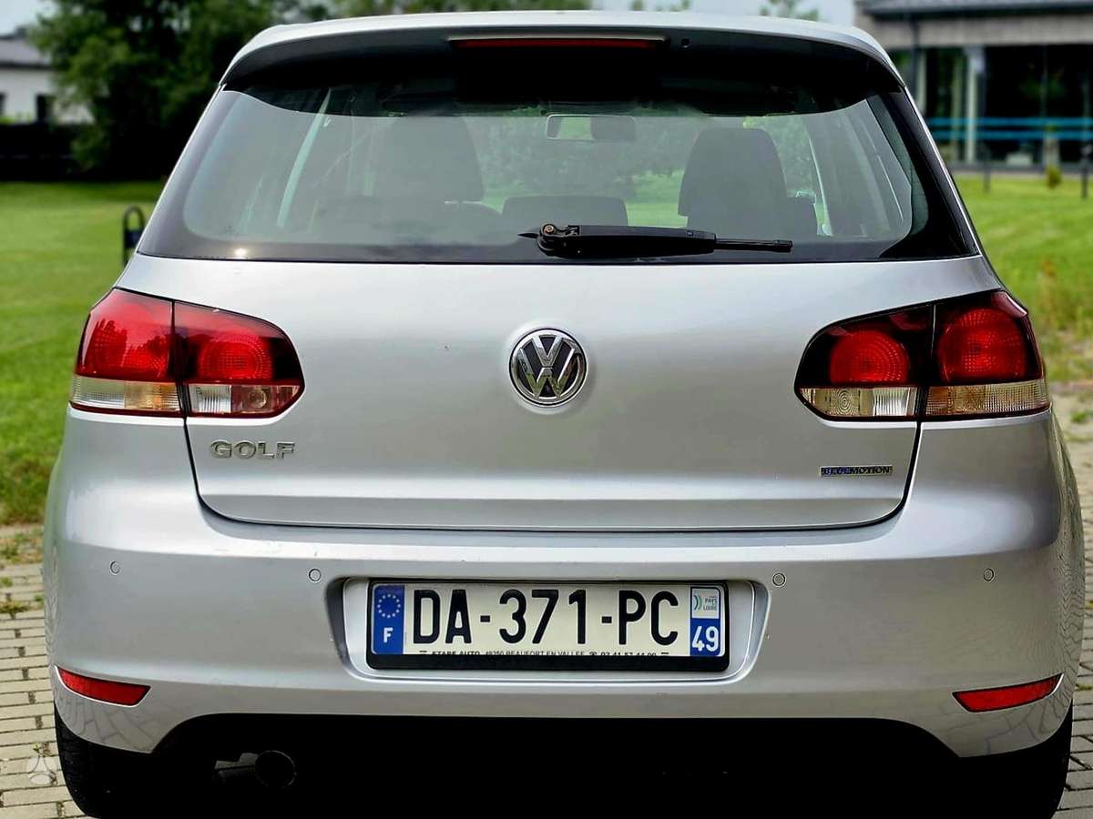 Volkswagen Golf - 6