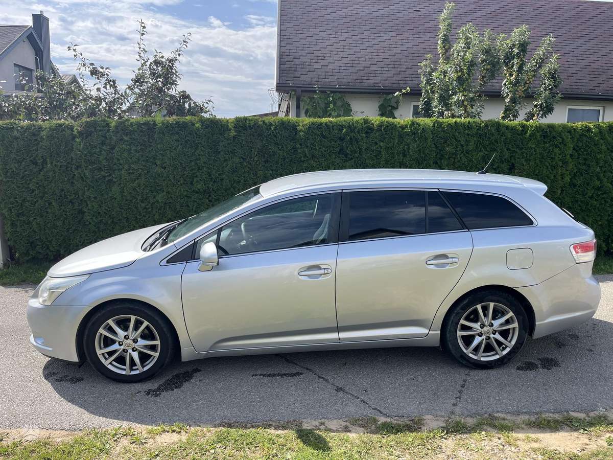 Toyota Avensis - 4