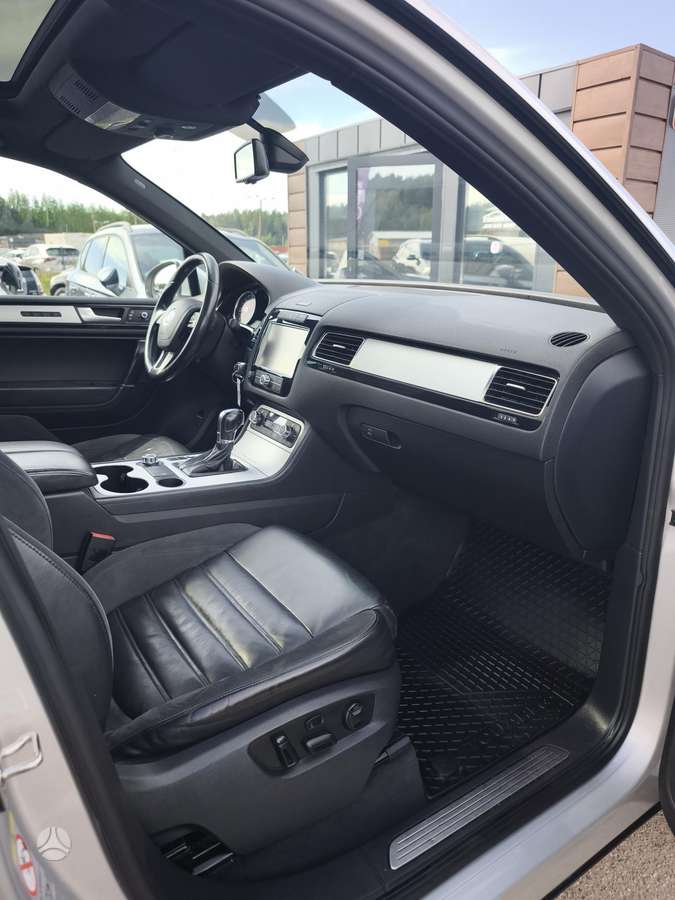 Volkswagen Touareg - 11
