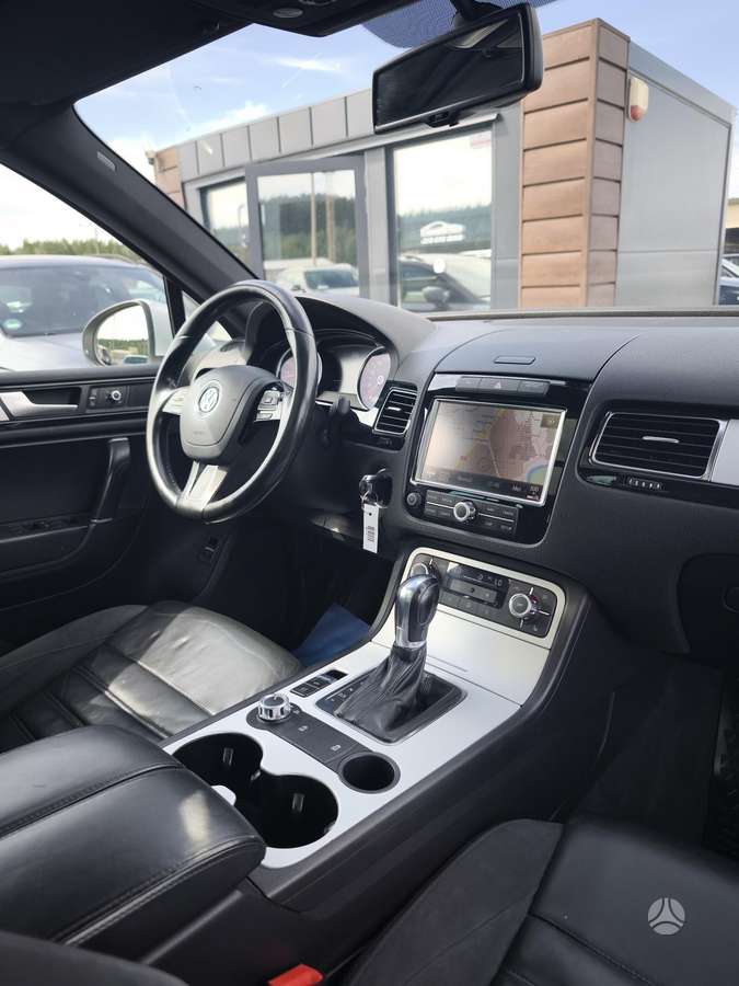 Volkswagen Touareg - 12