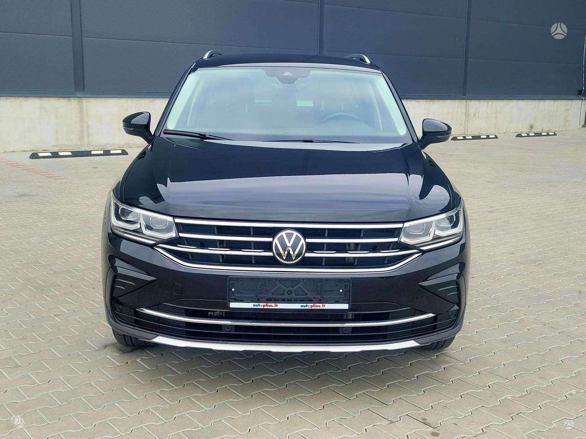 Volkswagen Tiguan - 1