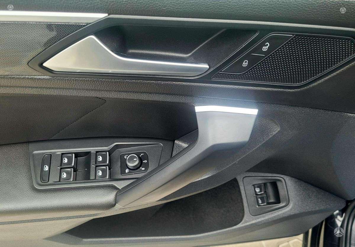 Volkswagen Tiguan - 12