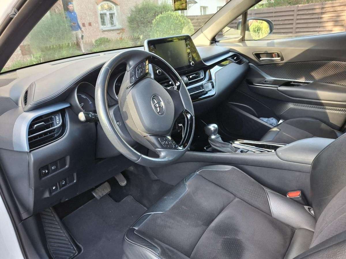 Toyota C-HR - 11