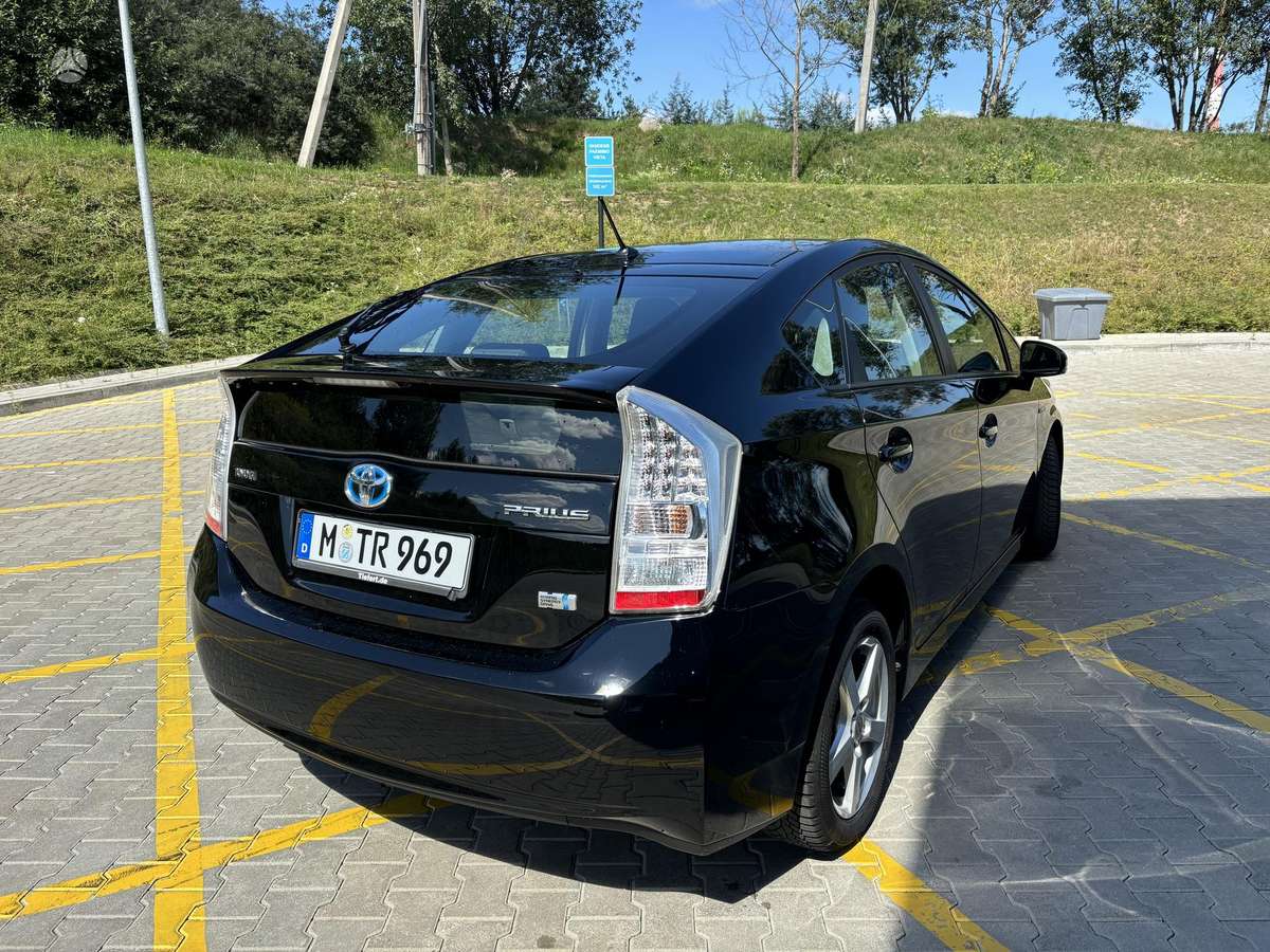 Toyota Prius - 4