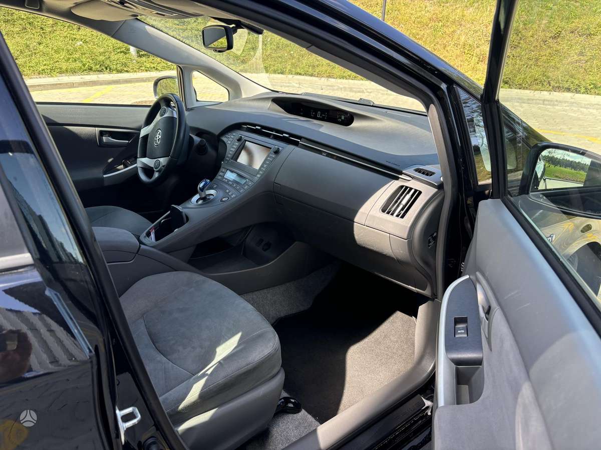 Toyota Prius - 5