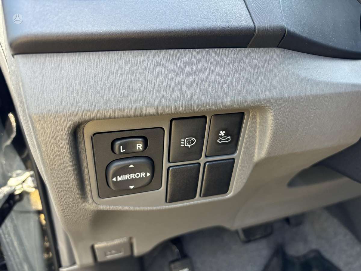 Toyota Prius - 12