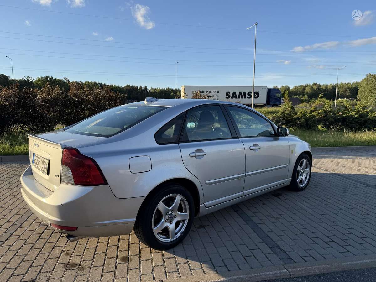Volvo S40, 2.4 l., Седан