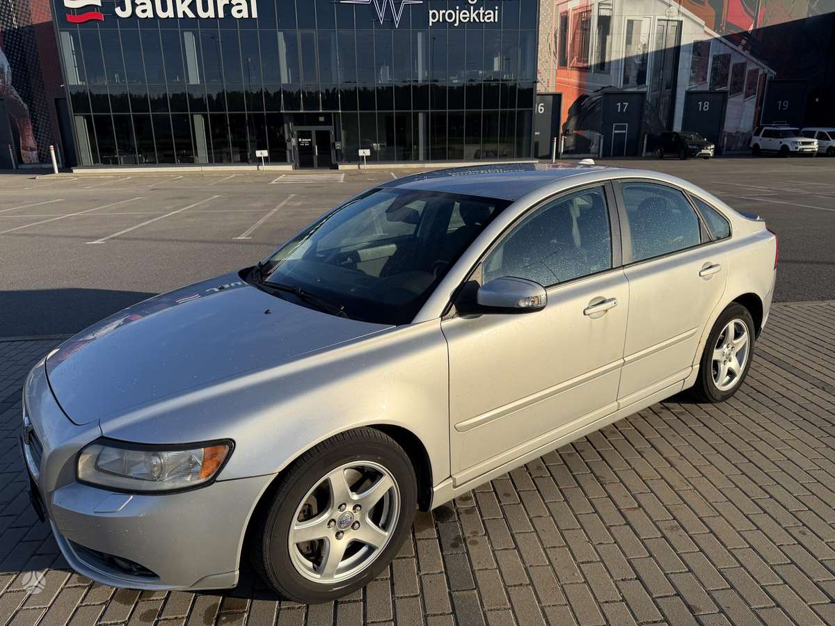 Volvo S40, 2.4 l., Седан
