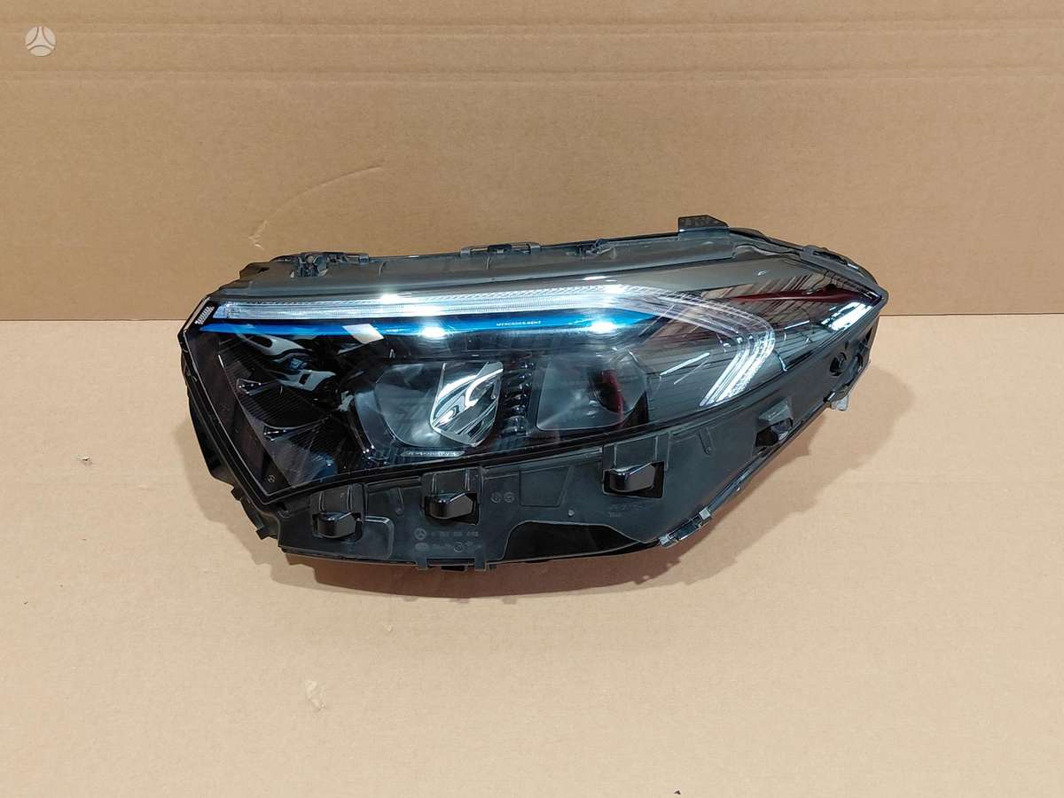 Mercedes-Benz EQA lights