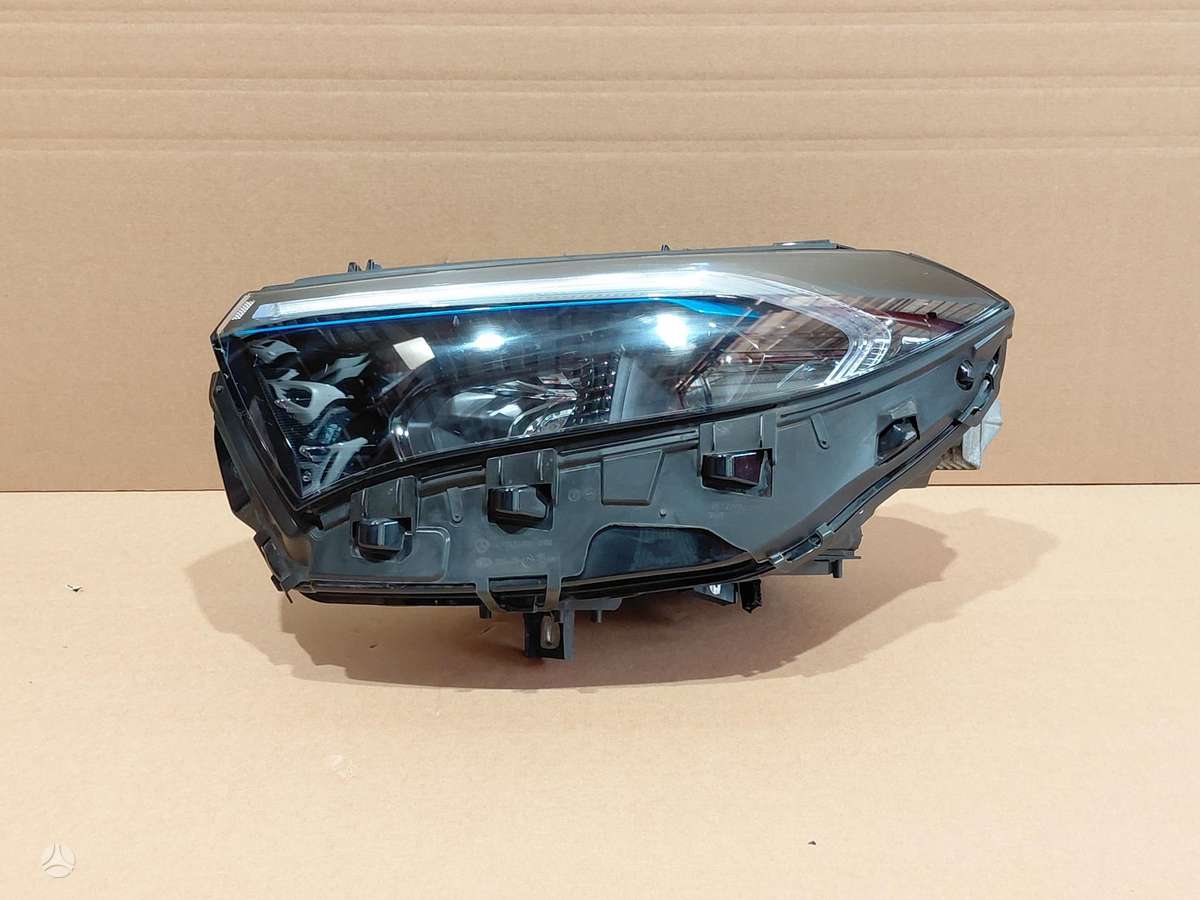 Mercedes-Benz EQA lights