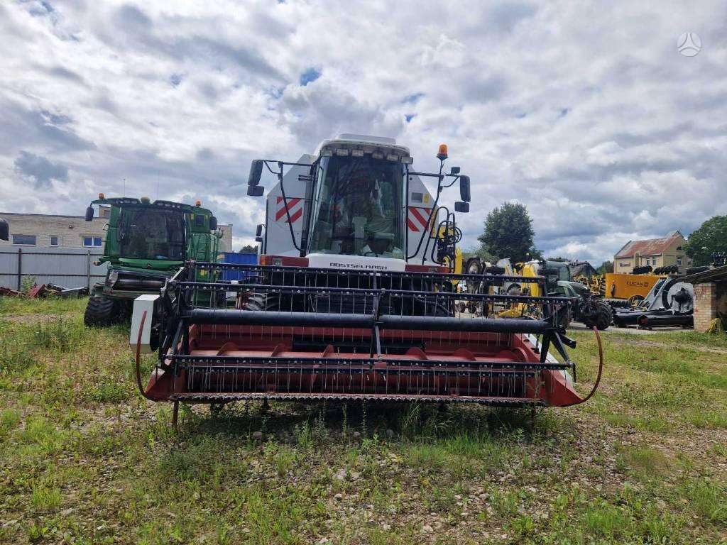 Rostselmash Nova 330, комбайны