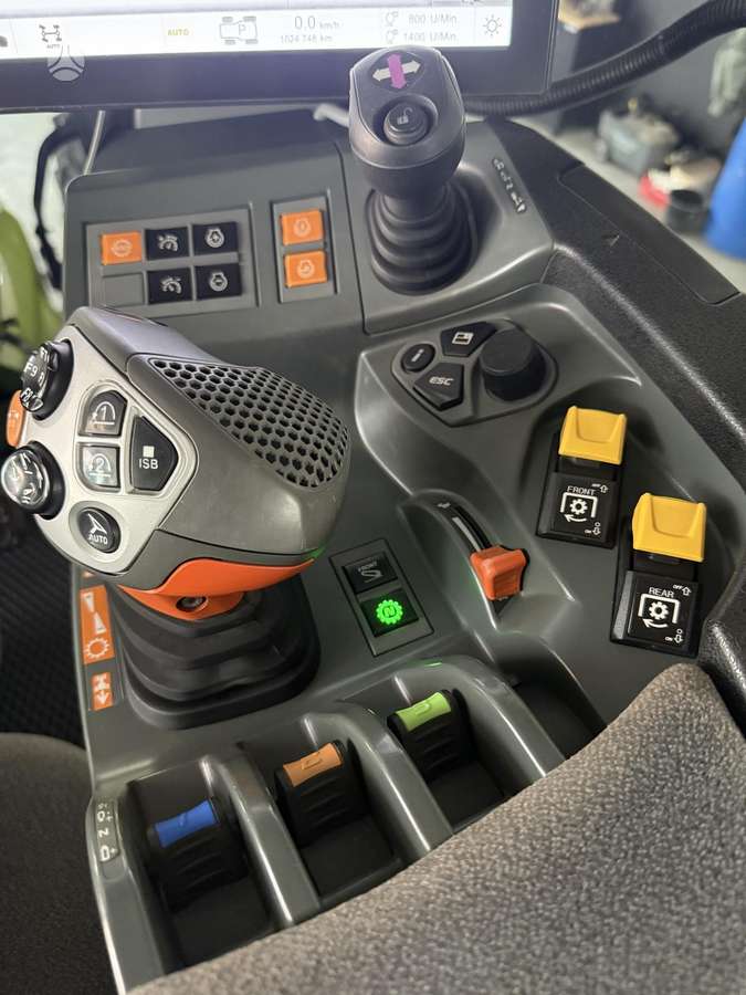 Claas Axion 960 CMATIC, traktoriai