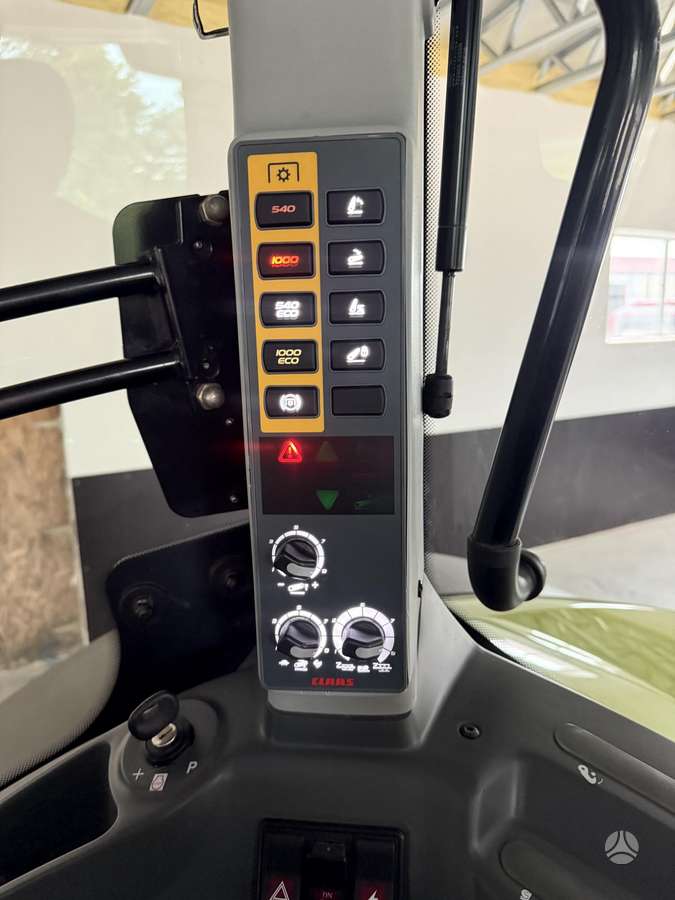 Claas Axion 960 CMATIC, traktoriai