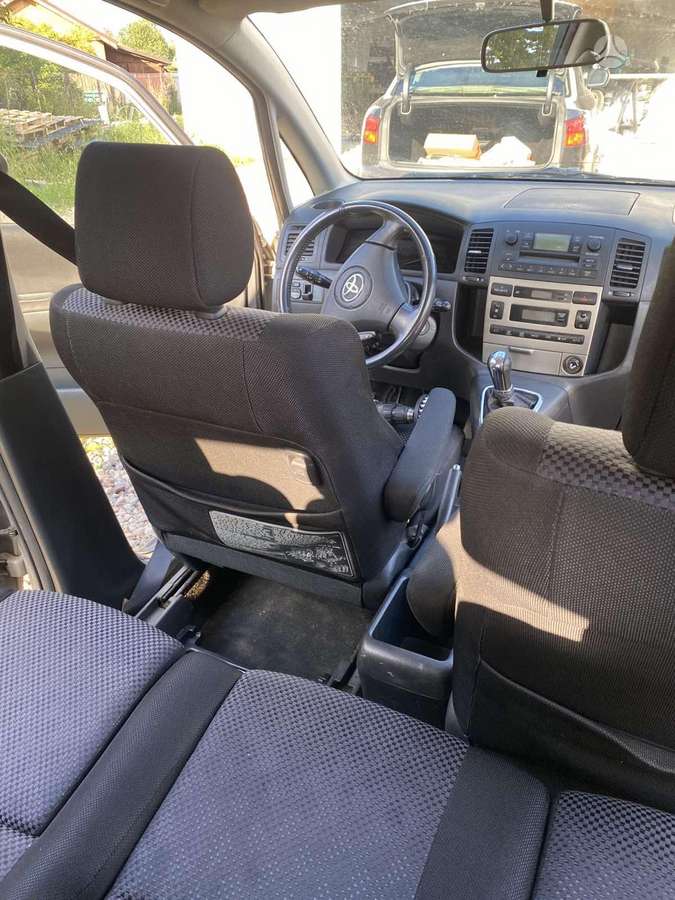 Toyota Corolla Verso - 4