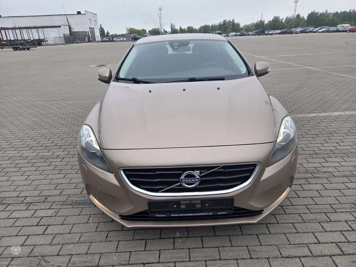 Volvo V40, 1.6 l., hatchback