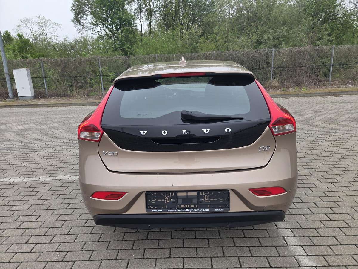 Volvo V40, 1.6 l., hatchback