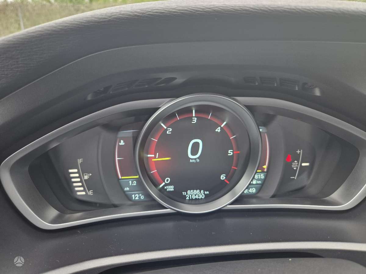 Volvo V40, 1.6 l., hatchback