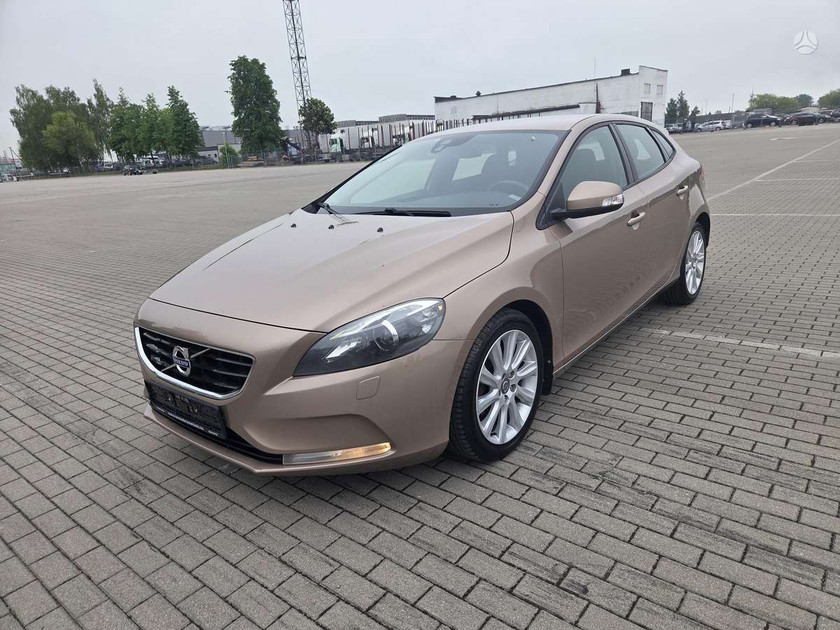 Volvo V40, 1.6 l., hatchback