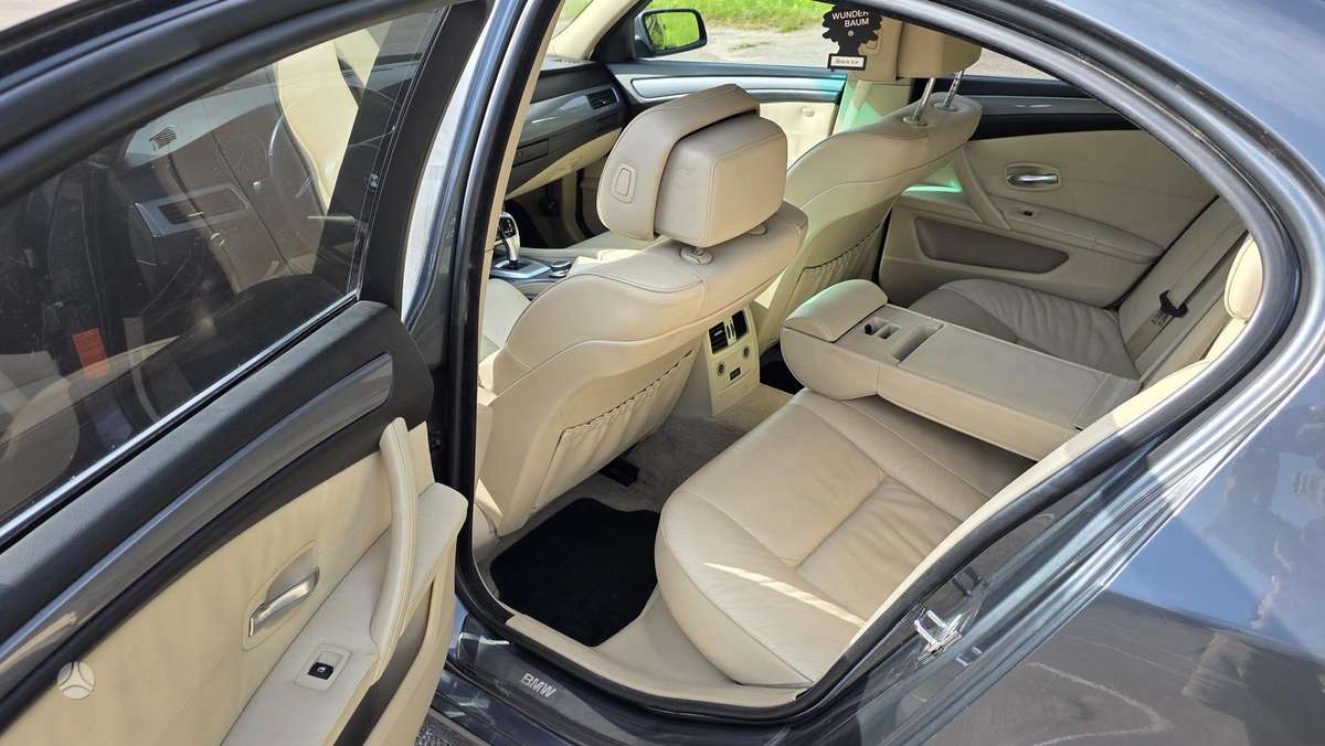 BMW 520, 2.0 l., Седан