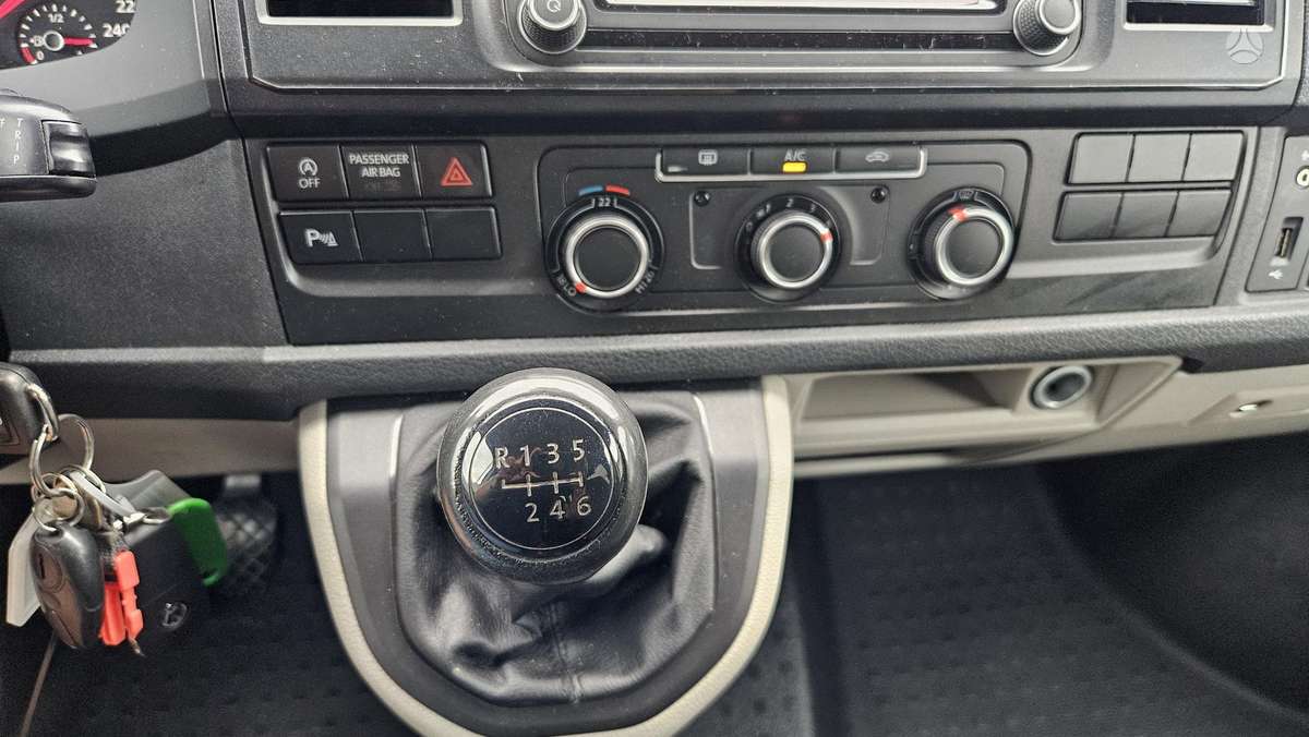 Volkswagen Transporter - 9