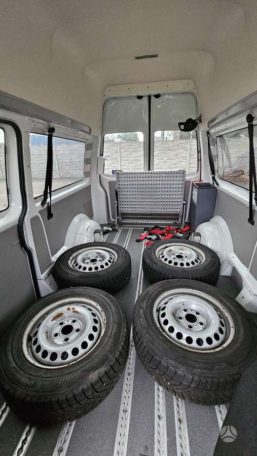 Volkswagen Transporter - 11