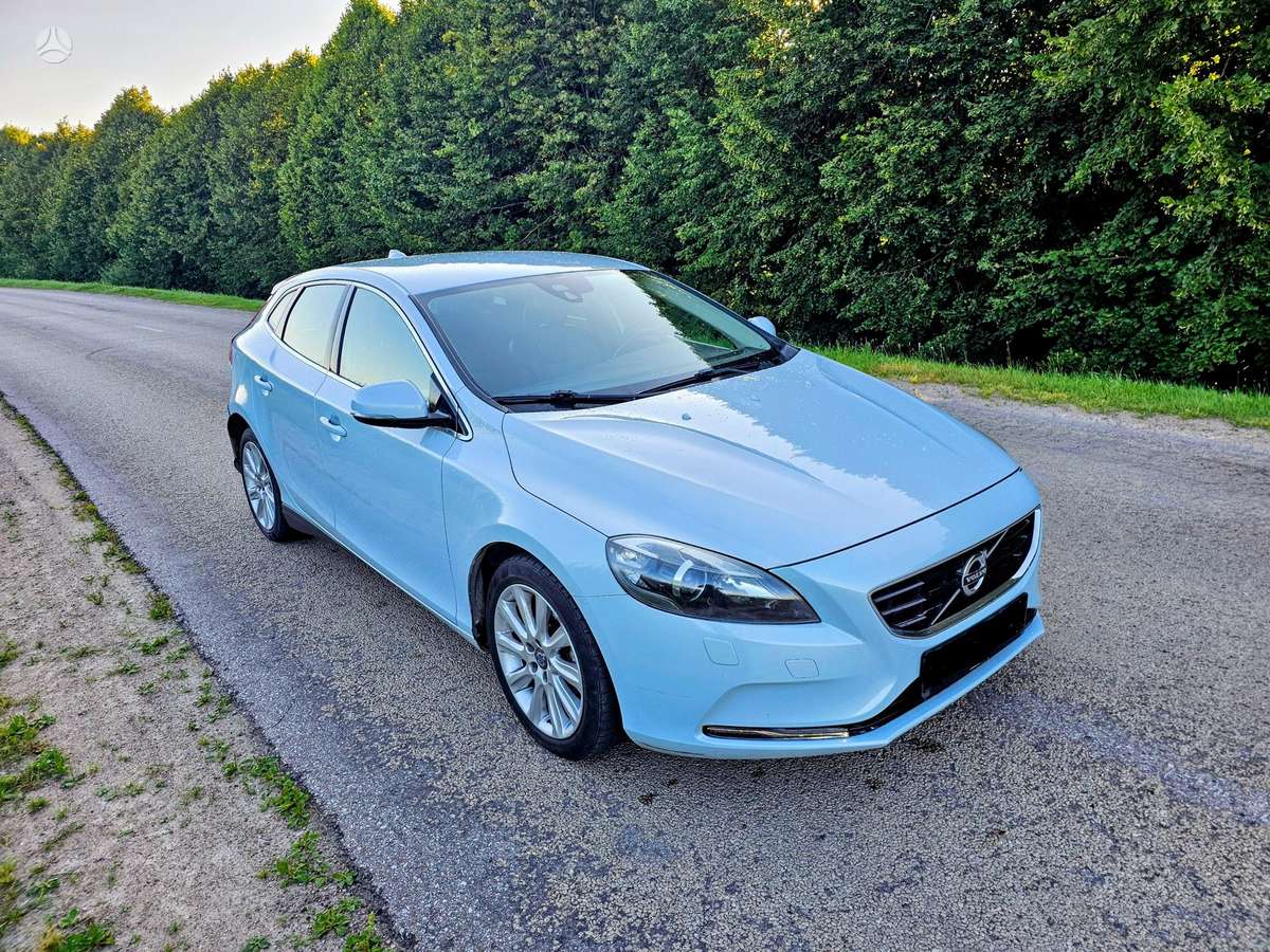 Volvo V40, 1.6 l., hatchback